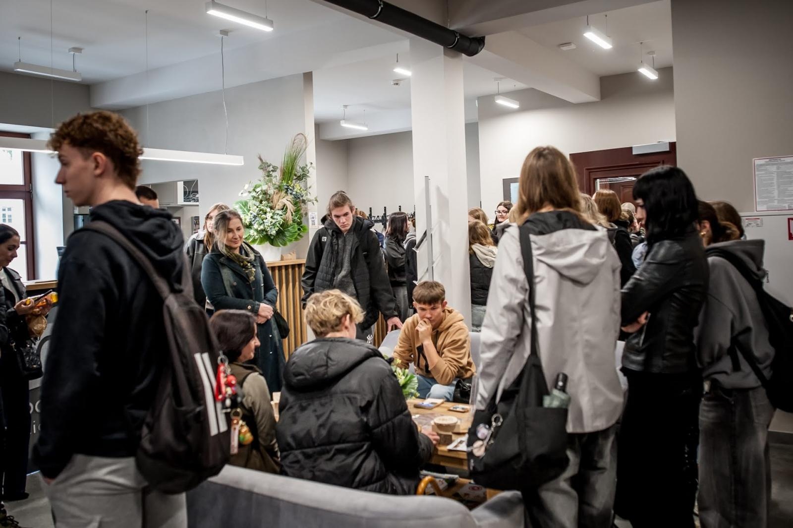 Zdjęcie w galerii na portalu naszraciborz.pl: Zamkowe spotkania edukacyjne o lesie i ekologii. Cykl rozpoczęty wiadomości z regionu