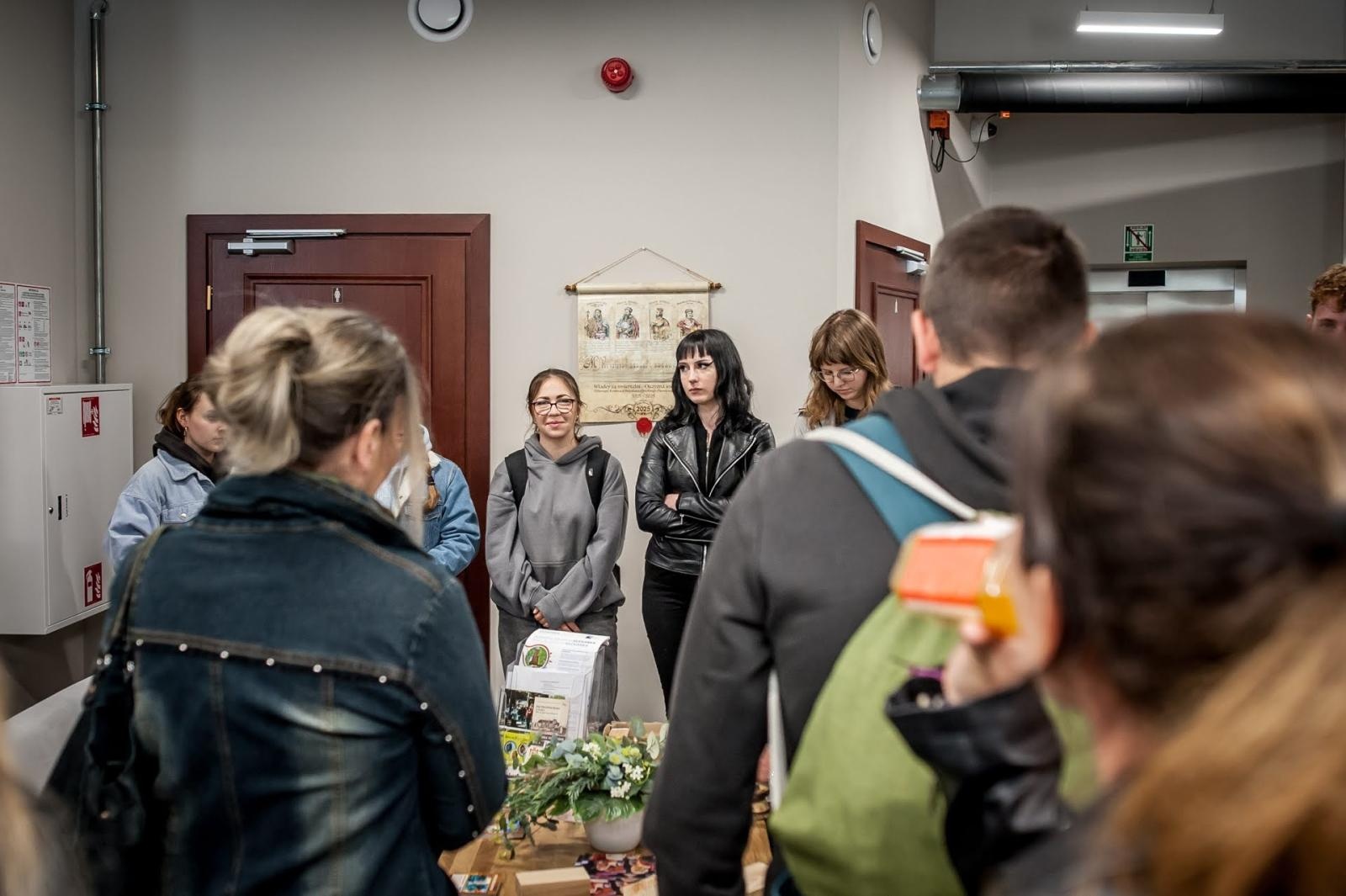 Zdjęcie w galerii na portalu naszraciborz.pl: Zamkowe spotkania edukacyjne o lesie i ekologii. Cykl rozpoczęty wiadomości z regionu