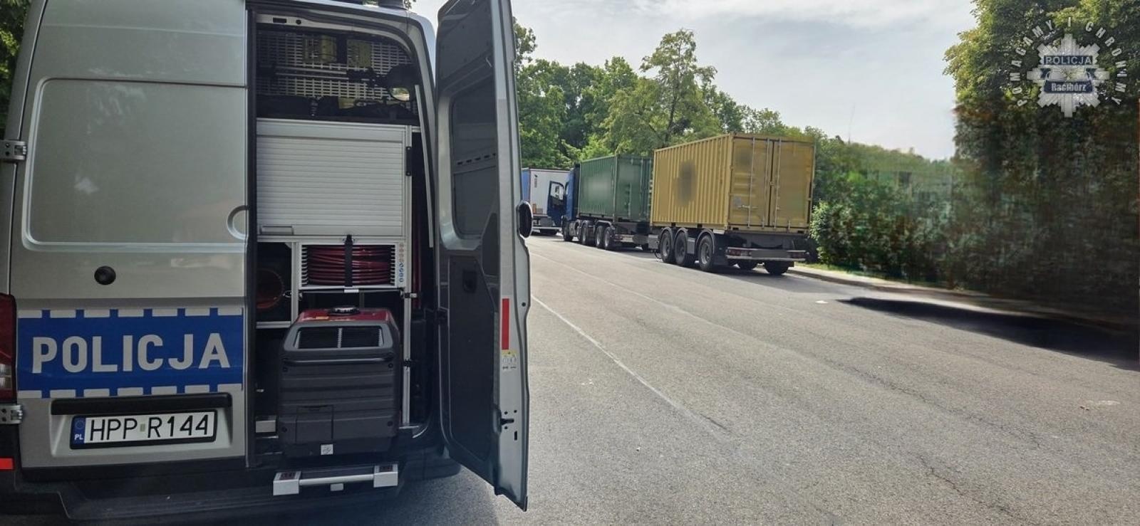 Zdjęcie w galerii na portalu naszraciborz.pl: Ciężarówki pod lupą. Policja ujawnia rażące nieprawidłowości na DK45 wiadomości z regionu