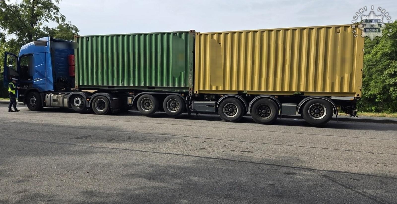 Zdjęcie w galerii na portalu naszraciborz.pl: Ciężarówki pod lupą. Policja ujawnia rażące nieprawidłowości na DK45 wiadomości z regionu