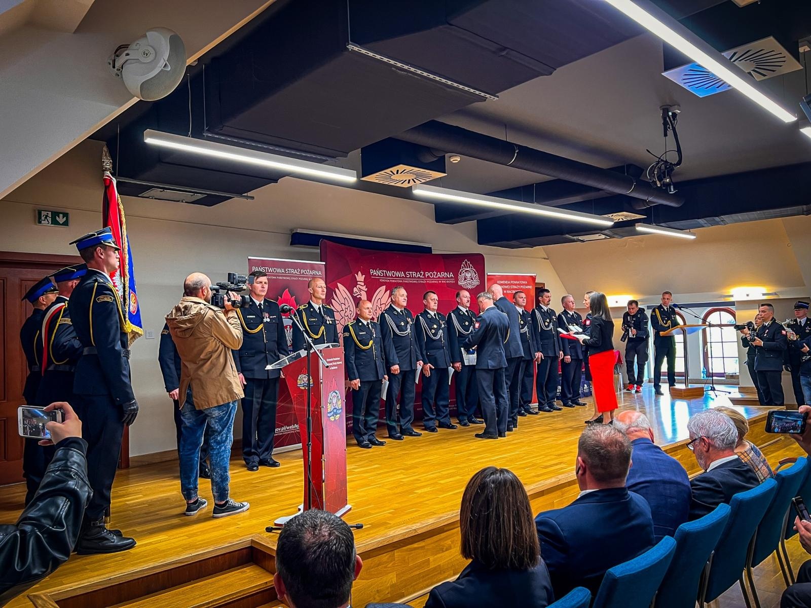Zdjęcie w galerii na portalu naszraciborz.pl: Uroczystość z okazji Dnia Strażaka na Zamku Piastowskim [FOTO i WIDEO] wiadomości z regionu