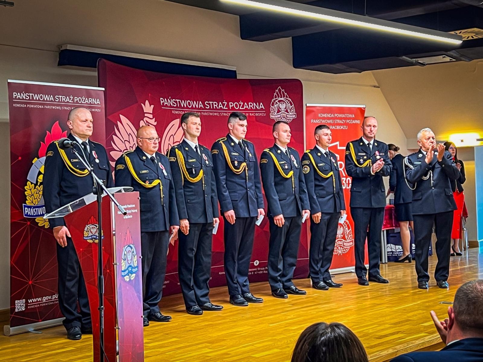 Zdjęcie w galerii na portalu naszraciborz.pl: Uroczystość z okazji Dnia Strażaka na Zamku Piastowskim [FOTO i WIDEO] wiadomości z regionu