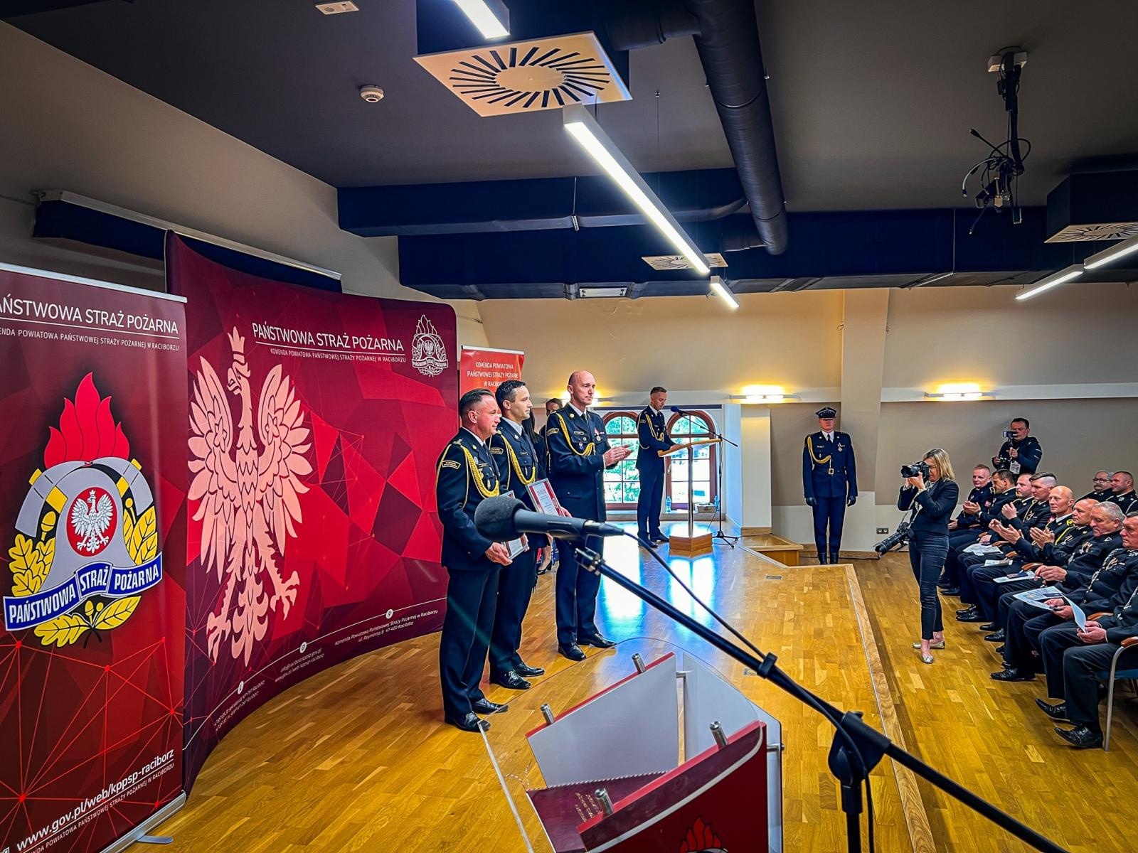 Zdjęcie w galerii na portalu naszraciborz.pl: Uroczystość z okazji Dnia Strażaka na Zamku Piastowskim [FOTO i WIDEO] wiadomości z regionu