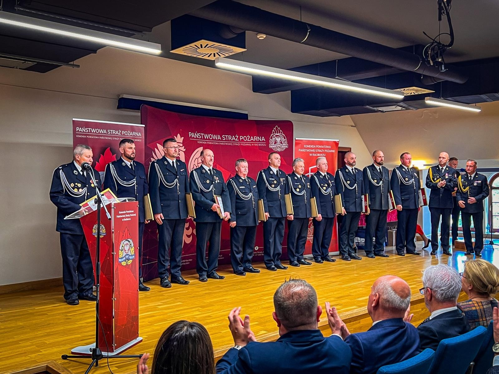 Zdjęcie w galerii na portalu naszraciborz.pl: Uroczystość z okazji Dnia Strażaka na Zamku Piastowskim [FOTO i WIDEO] wiadomości z regionu