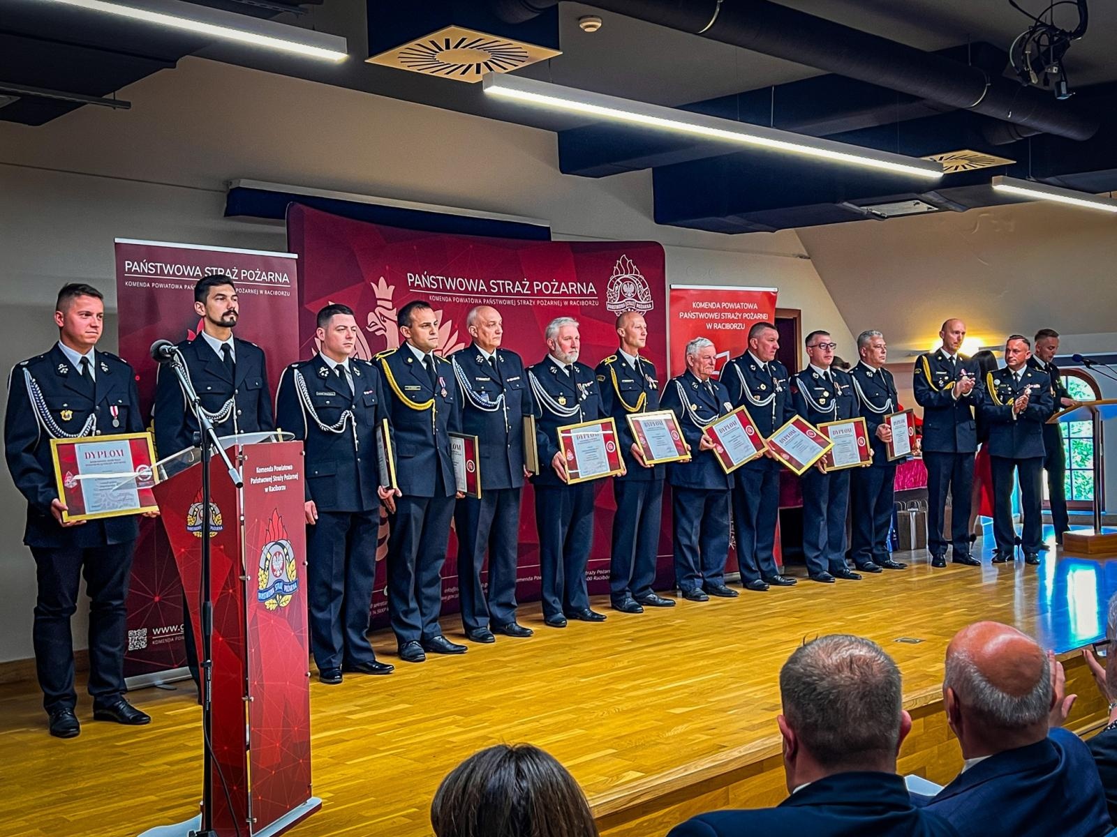 Zdjęcie w galerii na portalu naszraciborz.pl: Uroczystość z okazji Dnia Strażaka na Zamku Piastowskim [FOTO i WIDEO] wiadomości z regionu