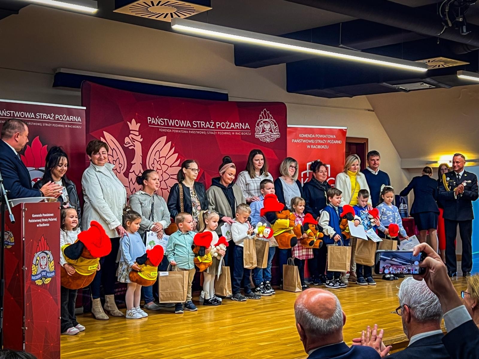 Zdjęcie w galerii na portalu naszraciborz.pl: Uroczystość z okazji Dnia Strażaka na Zamku Piastowskim [FOTO i WIDEO] wiadomości z regionu