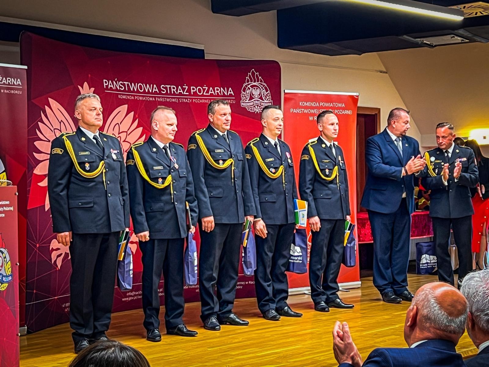 Zdjęcie w galerii na portalu naszraciborz.pl: Uroczystość z okazji Dnia Strażaka na Zamku Piastowskim [FOTO i WIDEO] wiadomości z regionu