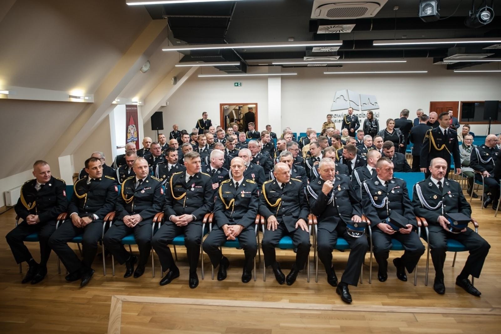 Zdjęcie w galerii na portalu naszraciborz.pl: Uroczystość z okazji Dnia Strażaka na Zamku Piastowskim [FOTO i WIDEO] wiadomości z regionu