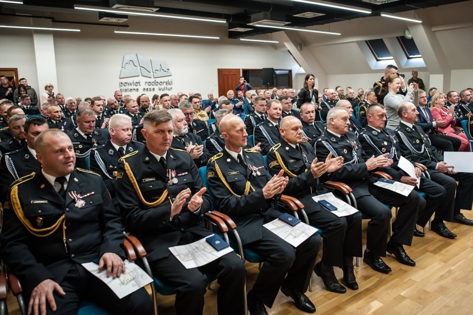 Zdjęcie w galerii na portalu naszraciborz.pl: Uroczystość z okazji Dnia Strażaka na Zamku Piastowskim [FOTO i WIDEO] wiadomości z regionu