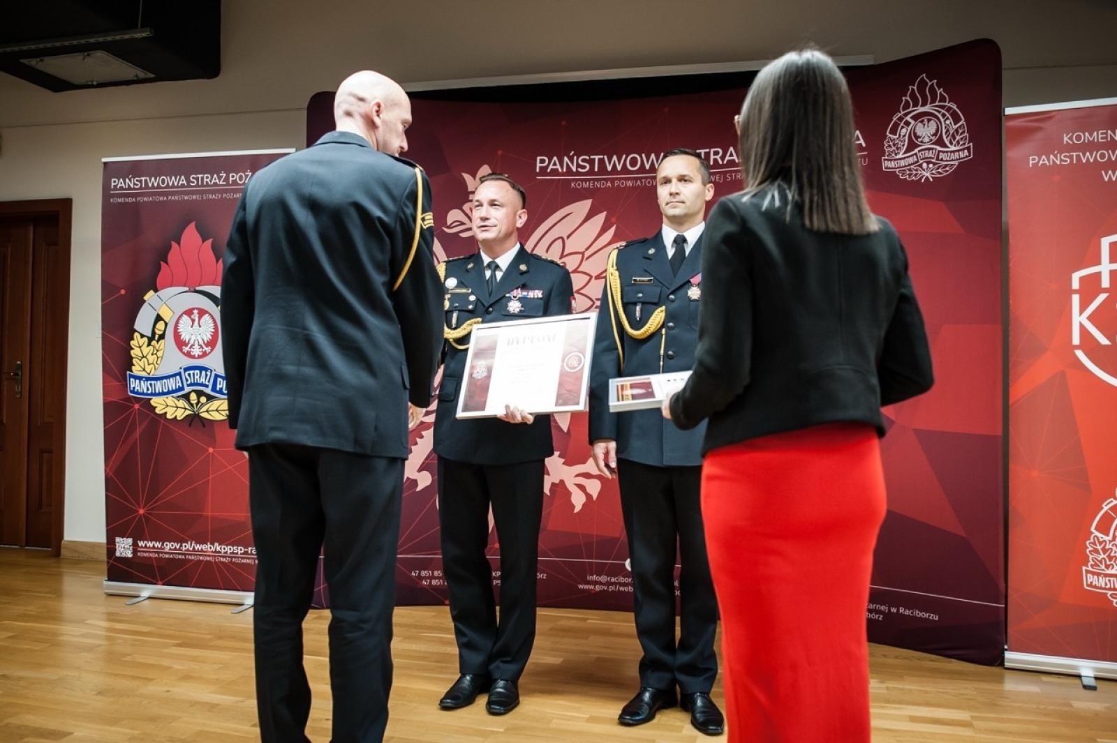 Zdjęcie w galerii na portalu naszraciborz.pl: Uroczystość z okazji Dnia Strażaka na Zamku Piastowskim [FOTO i WIDEO] wiadomości z regionu