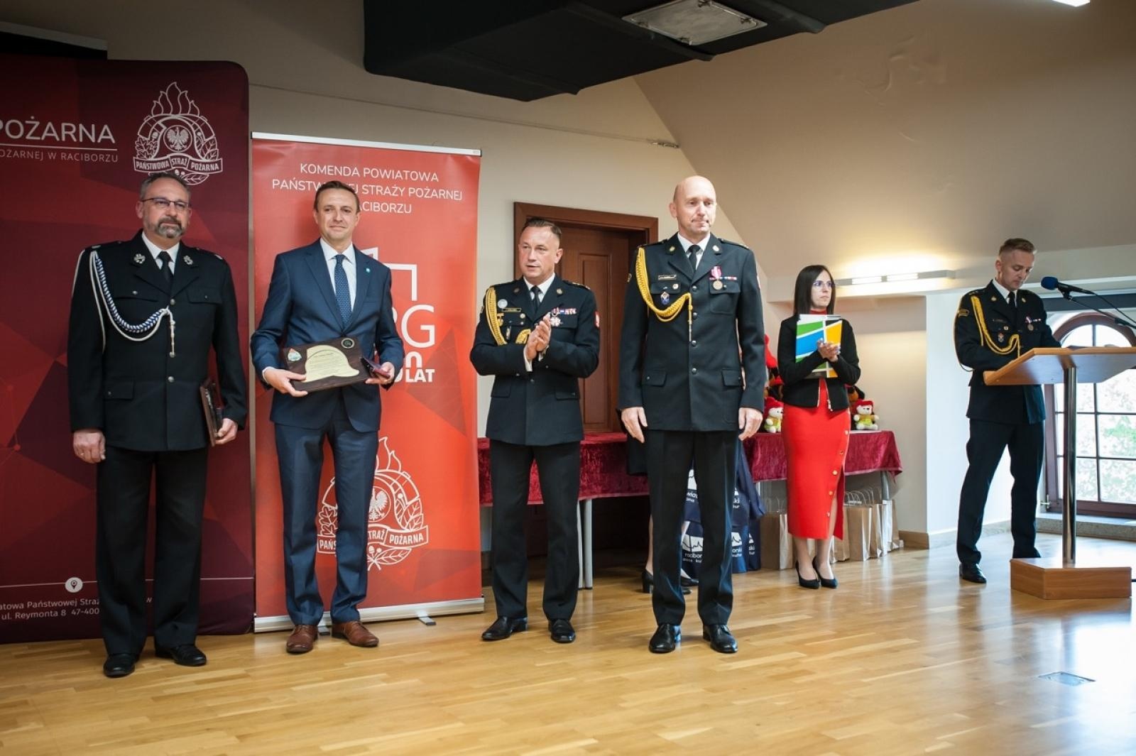 Zdjęcie w galerii na portalu naszraciborz.pl: Uroczystość z okazji Dnia Strażaka na Zamku Piastowskim [FOTO i WIDEO] wiadomości z regionu