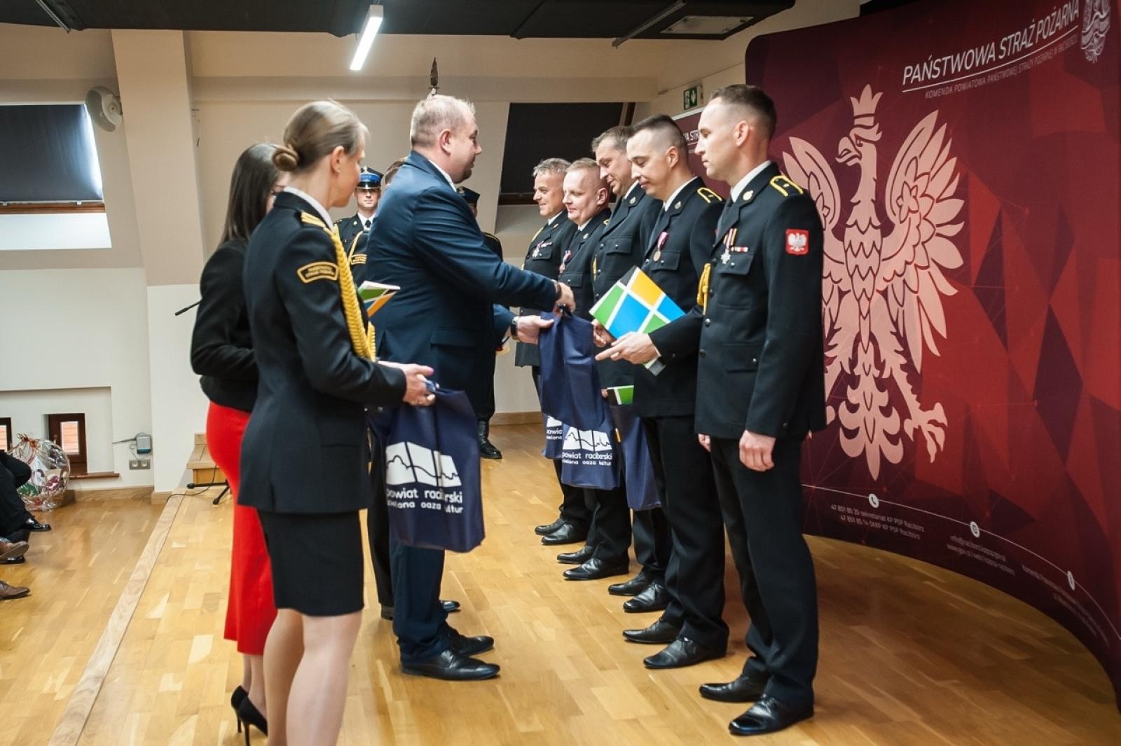 Zdjęcie w galerii na portalu naszraciborz.pl: Uroczystość z okazji Dnia Strażaka na Zamku Piastowskim [FOTO i WIDEO] wiadomości z regionu