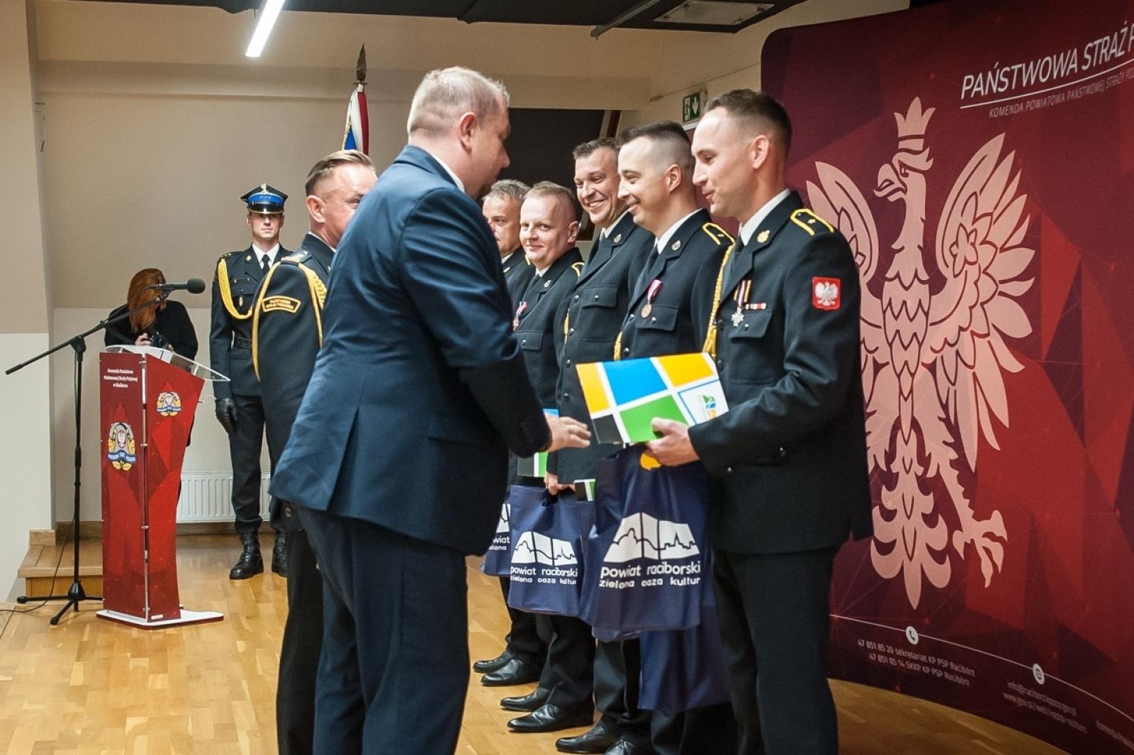 Zdjęcie w galerii na portalu naszraciborz.pl: Uroczystość z okazji Dnia Strażaka na Zamku Piastowskim [FOTO i WIDEO] wiadomości z regionu
