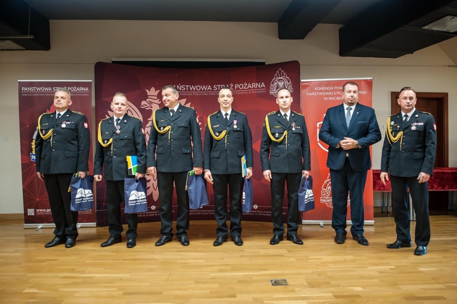 Zdjęcie w galerii na portalu naszraciborz.pl: Uroczystość z okazji Dnia Strażaka na Zamku Piastowskim [FOTO i WIDEO] wiadomości z regionu