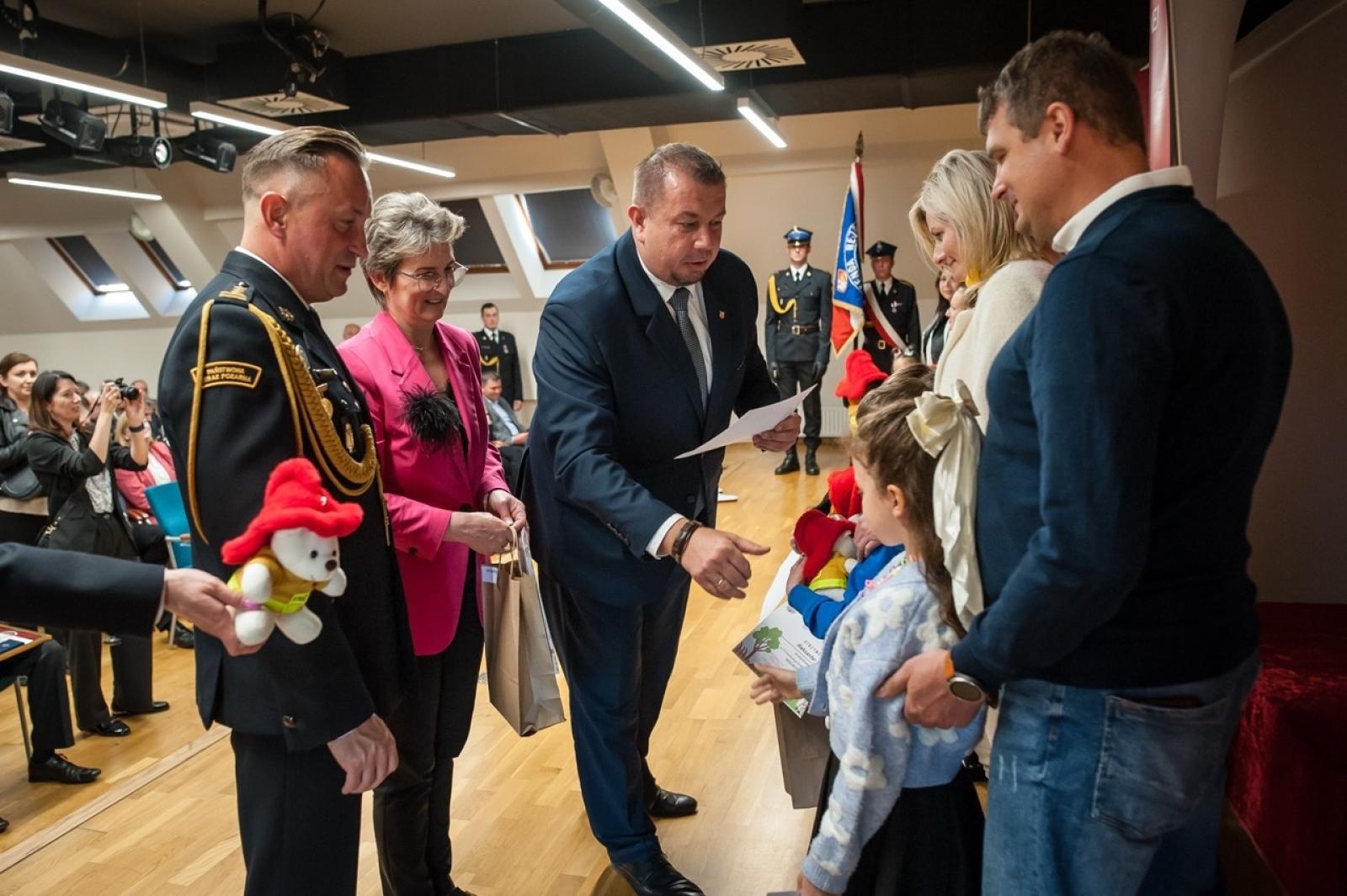 Zdjęcie w galerii na portalu naszraciborz.pl: Uroczystość z okazji Dnia Strażaka na Zamku Piastowskim [FOTO i WIDEO] wiadomości z regionu