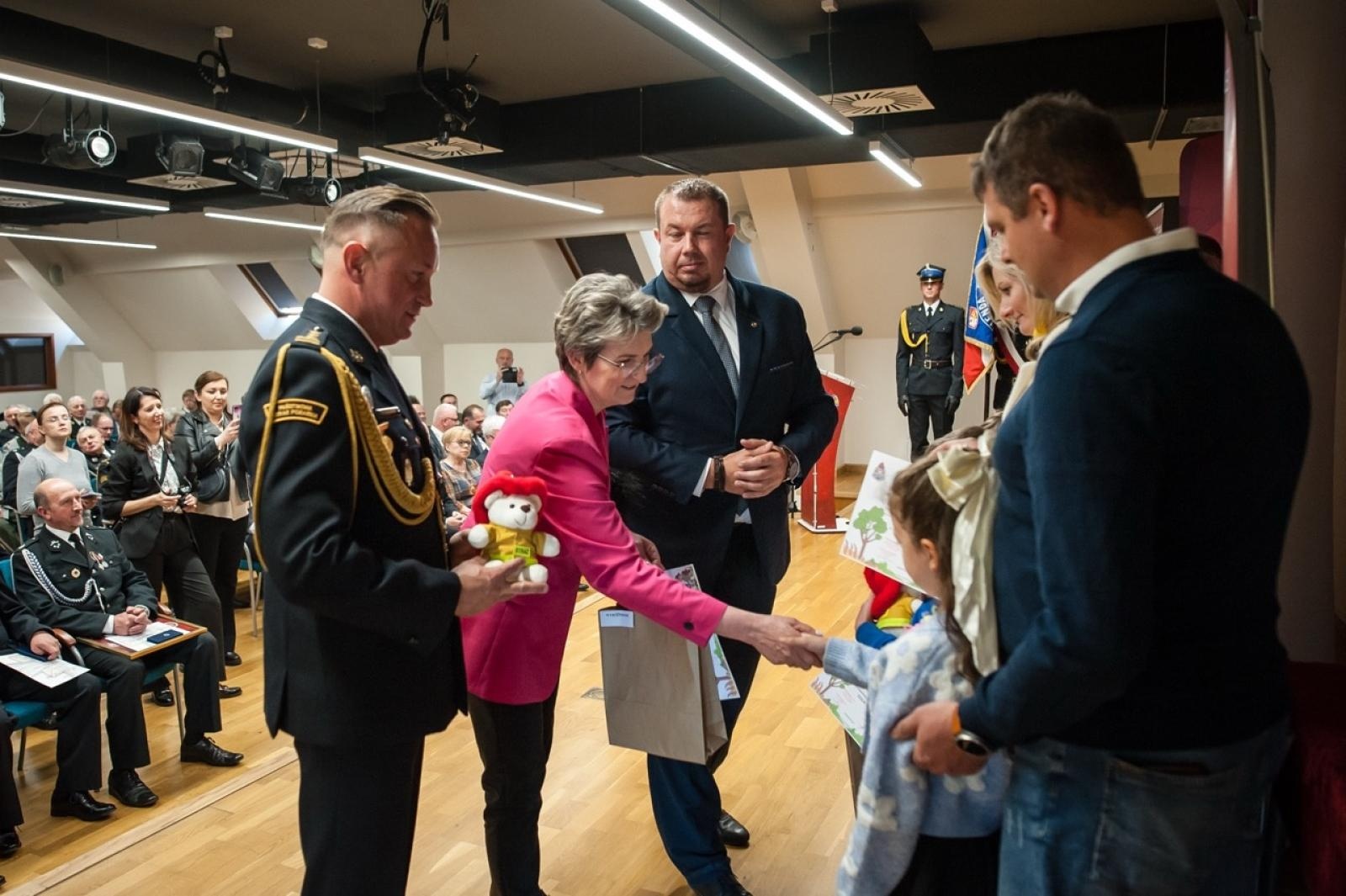 Zdjęcie w galerii na portalu naszraciborz.pl: Uroczystość z okazji Dnia Strażaka na Zamku Piastowskim [FOTO i WIDEO] wiadomości z regionu