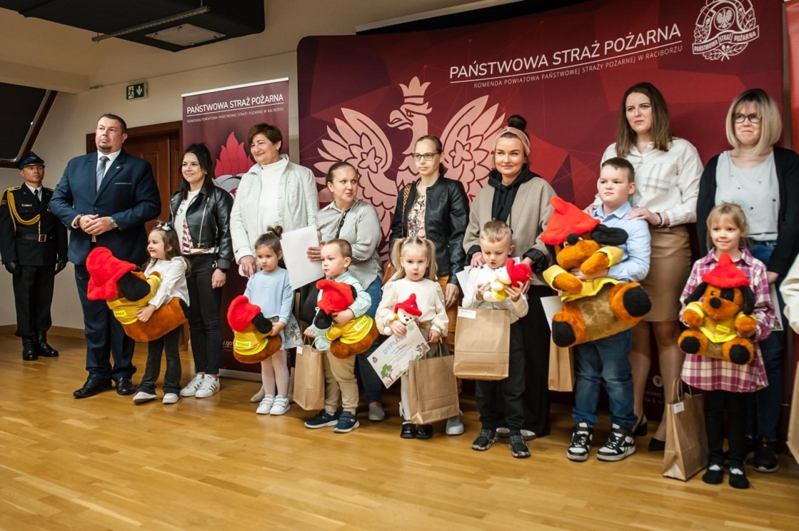 Zdjęcie w galerii na portalu naszraciborz.pl: Uroczystość z okazji Dnia Strażaka na Zamku Piastowskim [FOTO i WIDEO] wiadomości z regionu