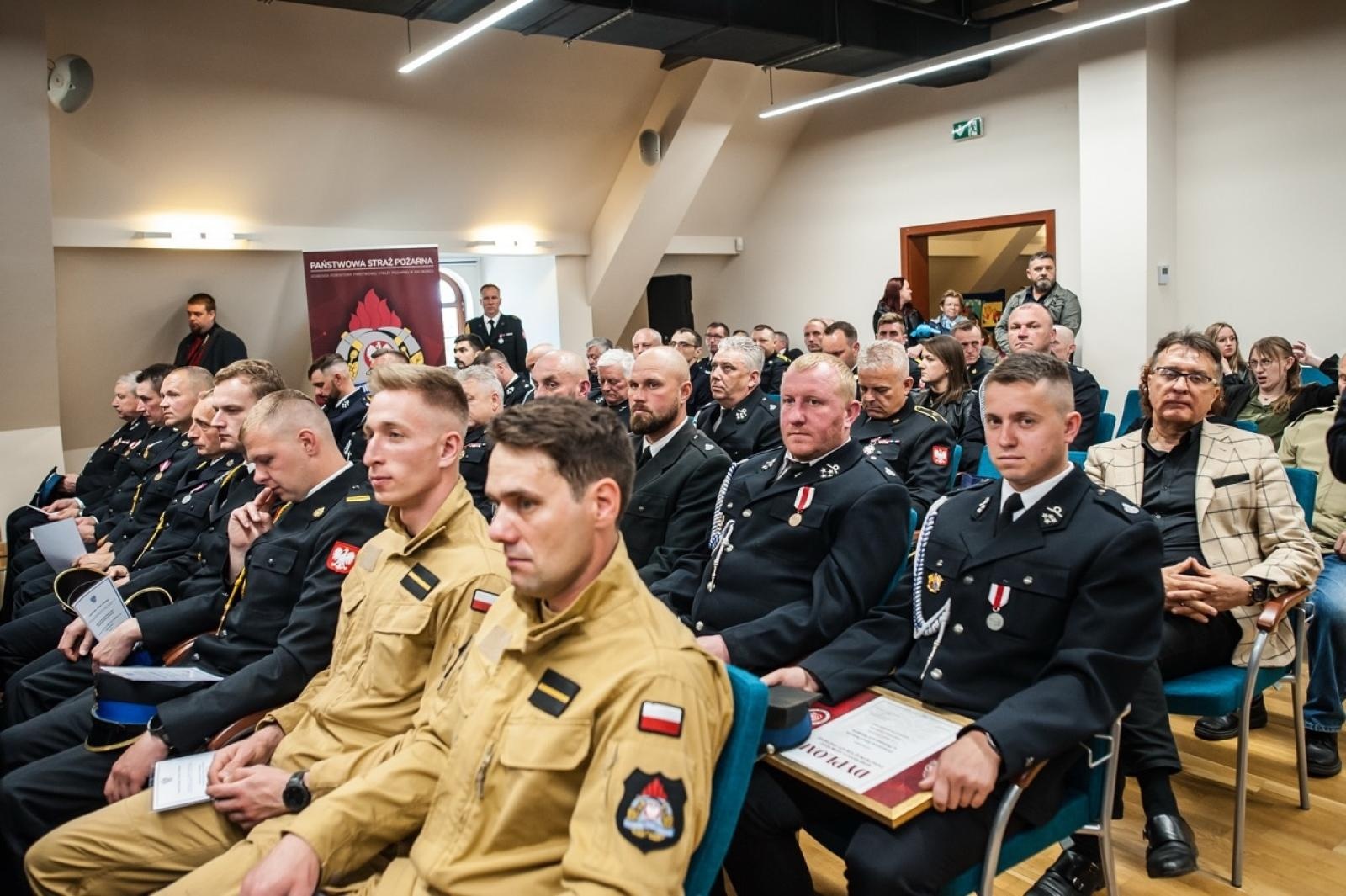Zdjęcie w galerii na portalu naszraciborz.pl: Uroczystość z okazji Dnia Strażaka na Zamku Piastowskim [FOTO i WIDEO] wiadomości z regionu