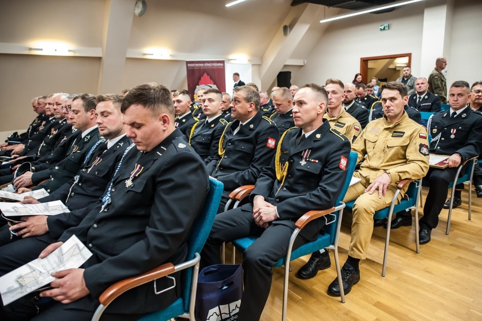 Zdjęcie w galerii na portalu naszraciborz.pl: Uroczystość z okazji Dnia Strażaka na Zamku Piastowskim [FOTO i WIDEO] wiadomości z regionu