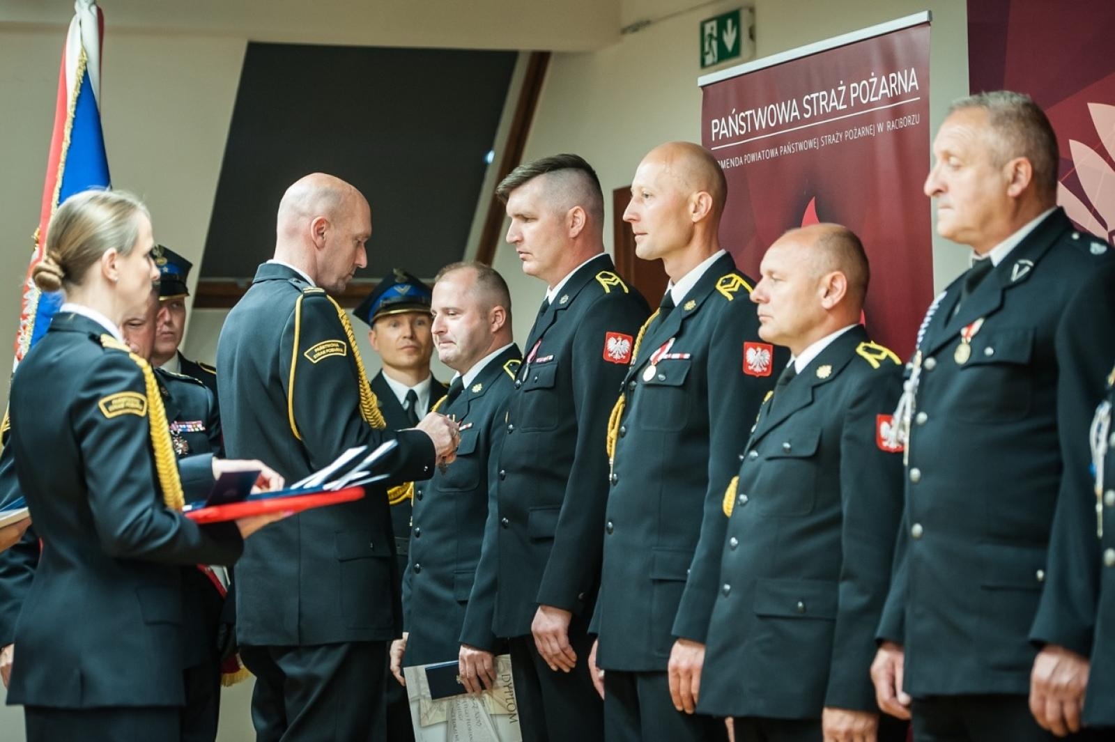 Zdjęcie w galerii na portalu naszraciborz.pl: Uroczystość z okazji Dnia Strażaka na Zamku Piastowskim [FOTO i WIDEO] wiadomości z regionu