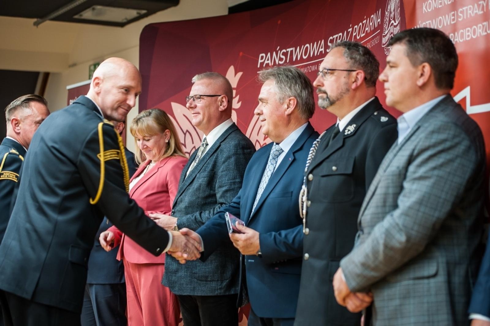 Zdjęcie w galerii na portalu naszraciborz.pl: Uroczystość z okazji Dnia Strażaka na Zamku Piastowskim [FOTO i WIDEO] wiadomości z regionu