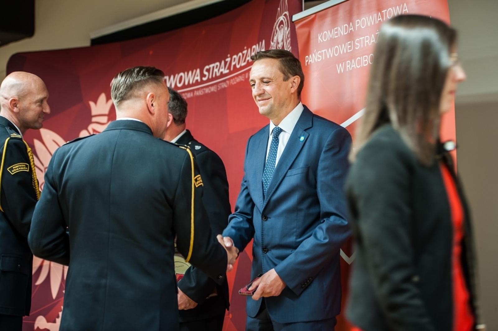 Zdjęcie w galerii na portalu naszraciborz.pl: Uroczystość z okazji Dnia Strażaka na Zamku Piastowskim [FOTO i WIDEO] wiadomości z regionu