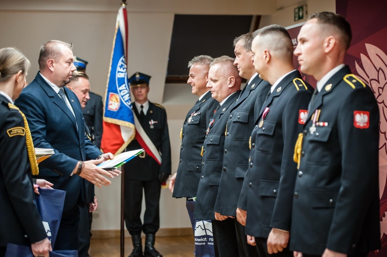 Zdjęcie w galerii na portalu naszraciborz.pl: Uroczystość z okazji Dnia Strażaka na Zamku Piastowskim [FOTO i WIDEO] wiadomości z regionu
