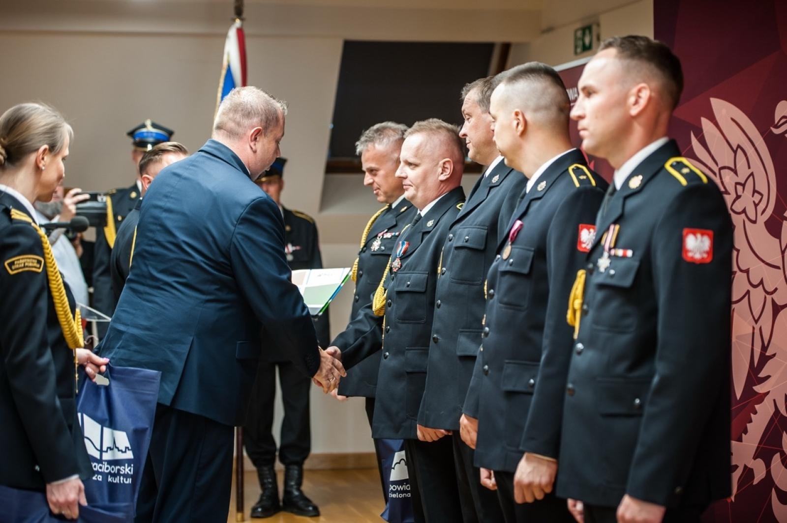 Zdjęcie w galerii na portalu naszraciborz.pl: Uroczystość z okazji Dnia Strażaka na Zamku Piastowskim [FOTO i WIDEO] wiadomości z regionu