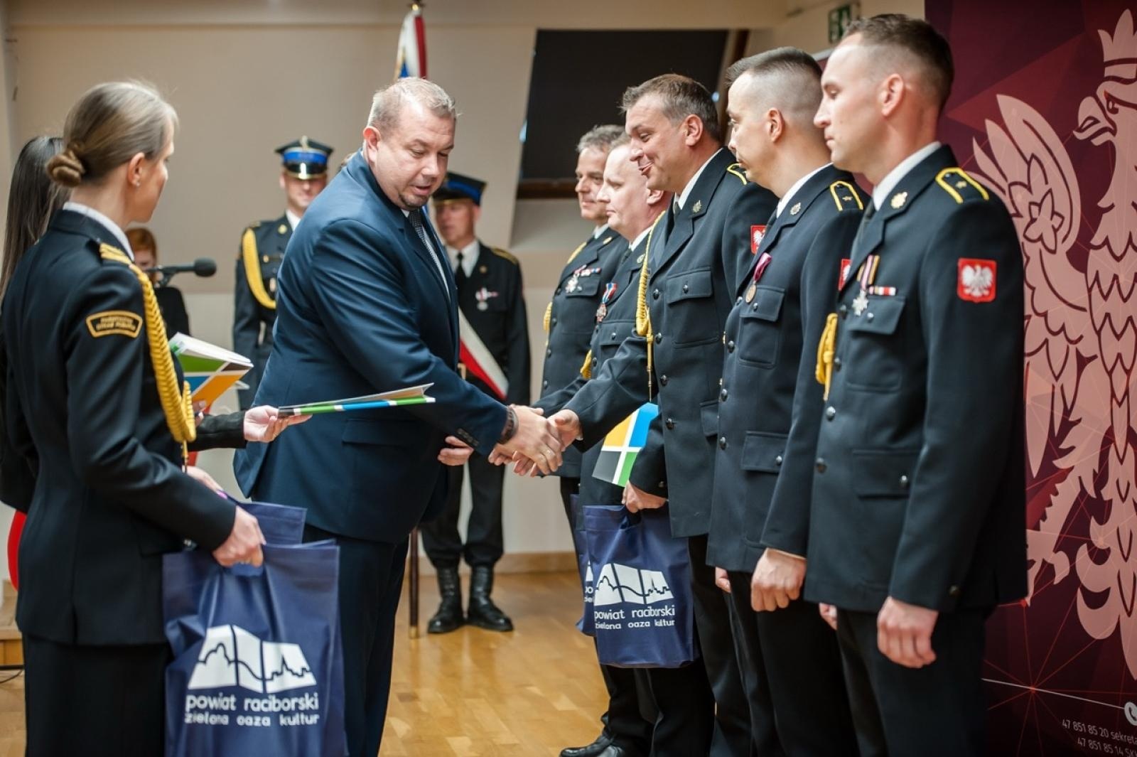 Zdjęcie w galerii na portalu naszraciborz.pl: Uroczystość z okazji Dnia Strażaka na Zamku Piastowskim [FOTO i WIDEO] wiadomości z regionu