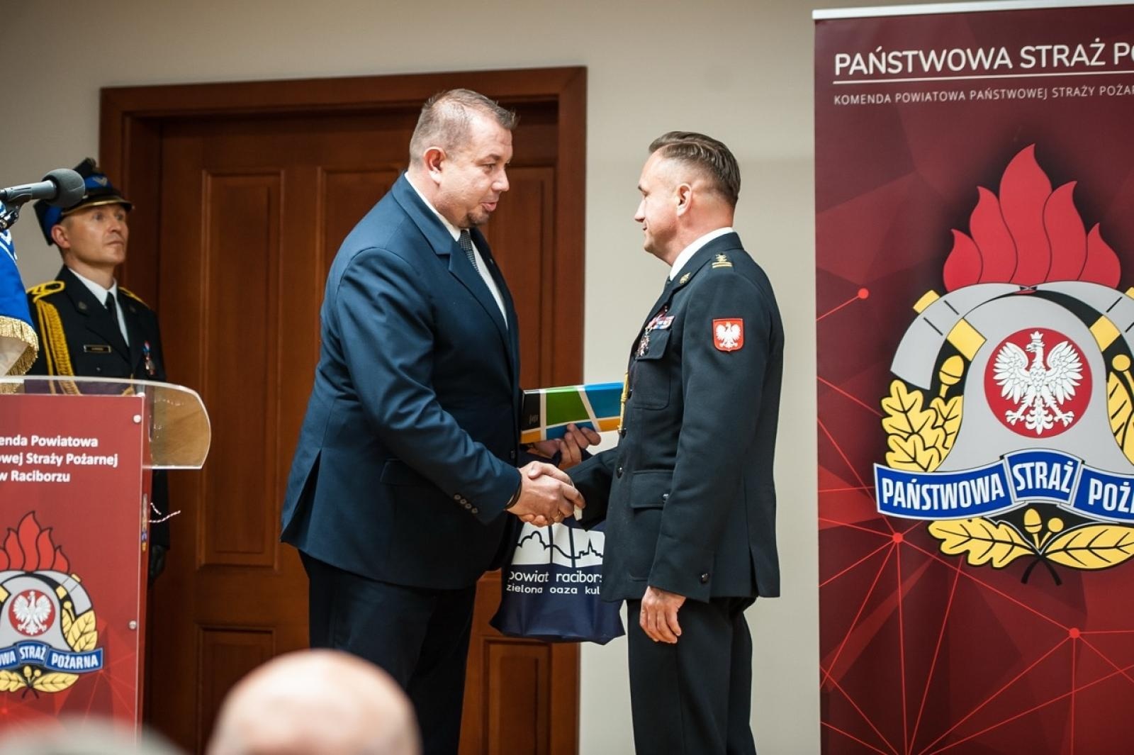 Zdjęcie w galerii na portalu naszraciborz.pl: Uroczystość z okazji Dnia Strażaka na Zamku Piastowskim [FOTO i WIDEO] wiadomości z regionu