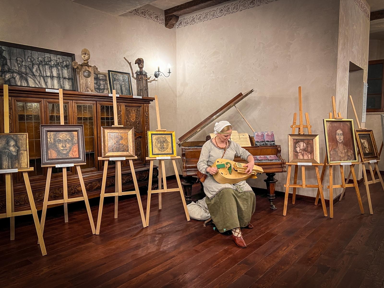 Zdjęcie w galerii na portalu naszraciborz.pl: Zamkowa Noc z Alchemią oczarowała uczestników. Przed nami drugie, ostatnie spotkanie! wiadomości z regionu