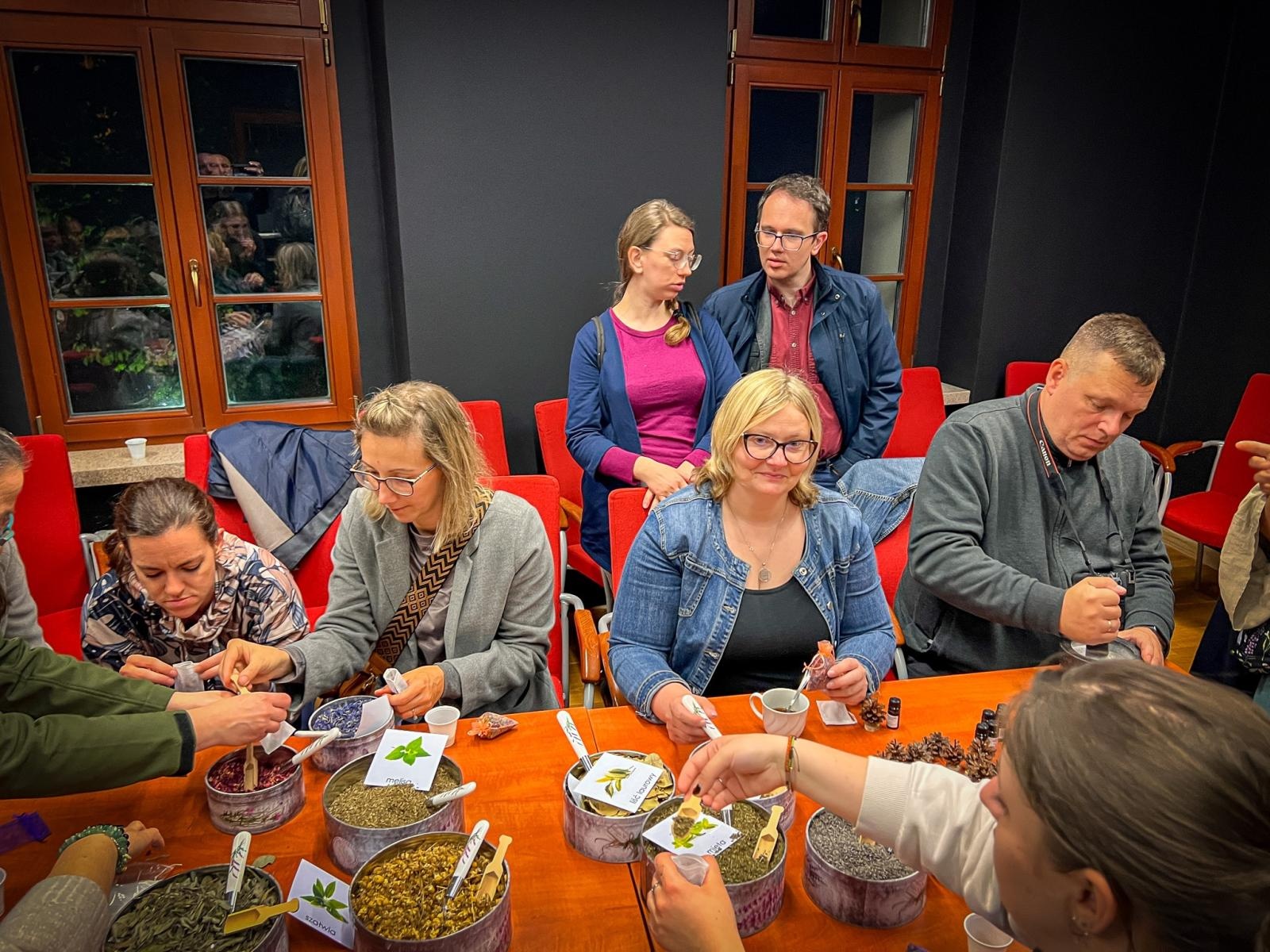 Zdjęcie w galerii na portalu naszraciborz.pl: Zamkowa Noc z Alchemią oczarowała uczestników. Przed nami drugie, ostatnie spotkanie! wiadomości z regionu