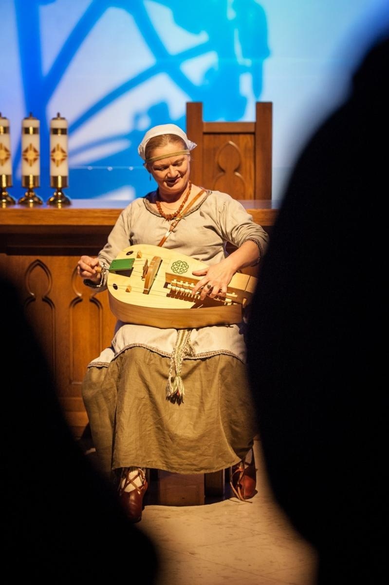 Zdjęcie w galerii na portalu naszraciborz.pl: Zamkowa Noc z Alchemią oczarowała uczestników. Przed nami drugie, ostatnie spotkanie! wiadomości z regionu