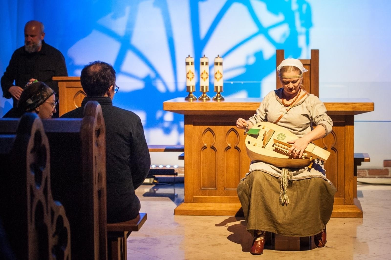 Zdjęcie w galerii na portalu naszraciborz.pl: Zamkowa Noc z Alchemią oczarowała uczestników. Przed nami drugie, ostatnie spotkanie! wiadomości z regionu