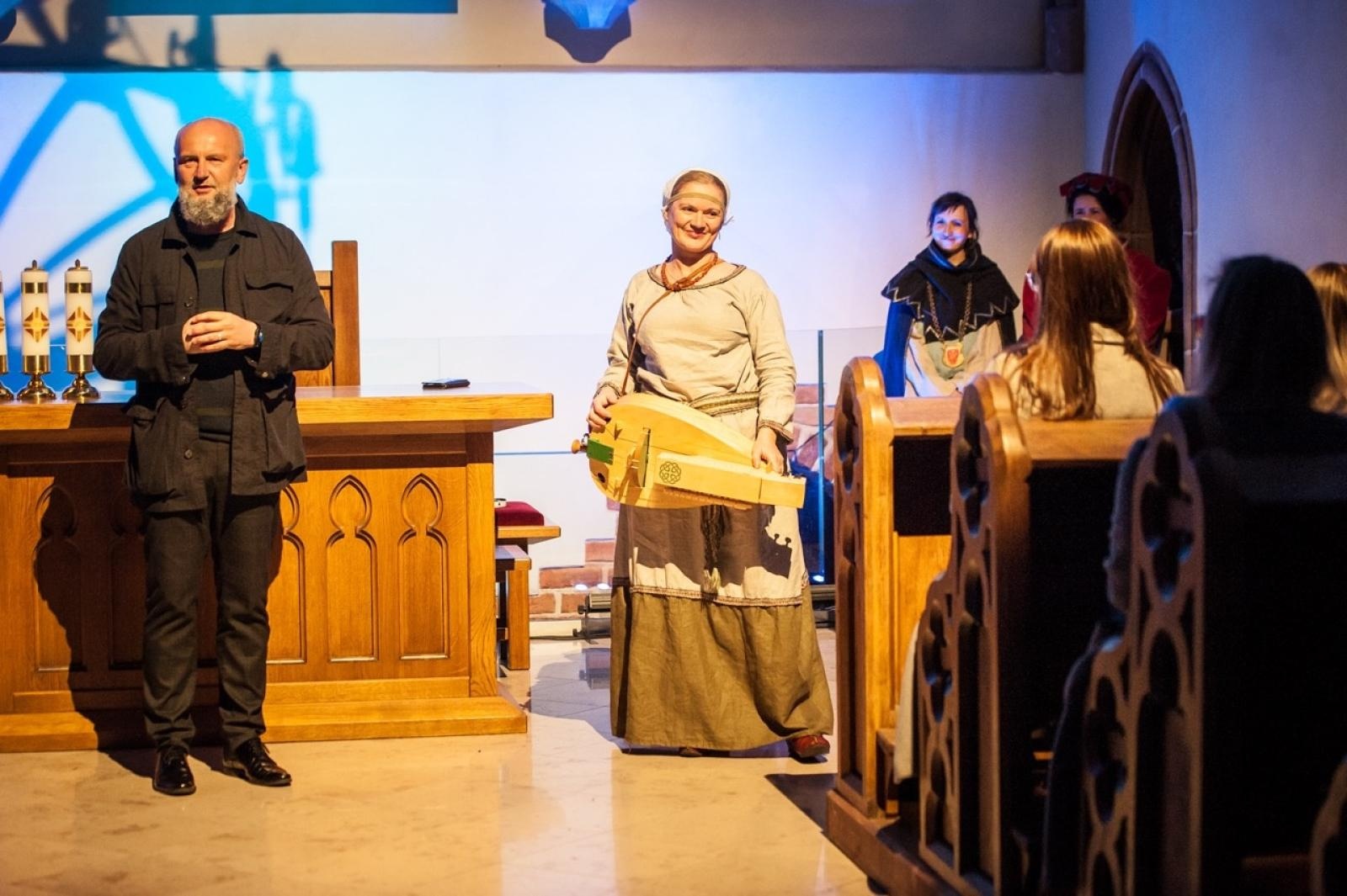 Zdjęcie w galerii na portalu naszraciborz.pl: Zamkowa Noc z Alchemią oczarowała uczestników. Przed nami drugie, ostatnie spotkanie! wiadomości z regionu