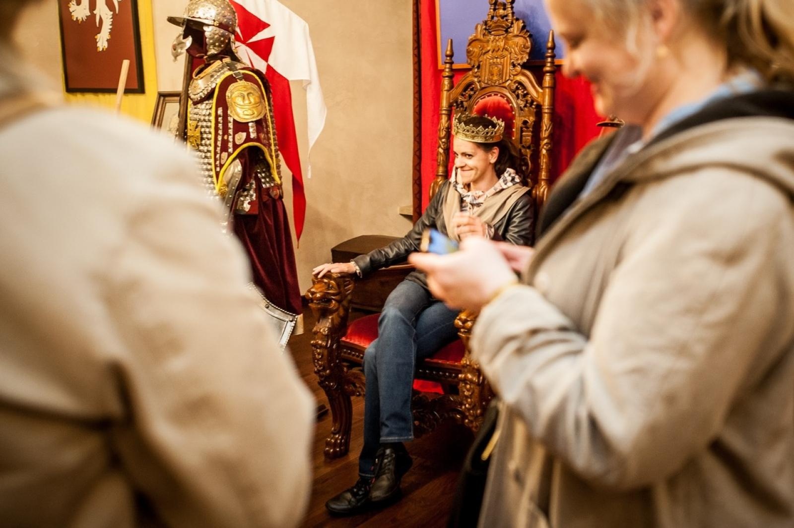 Zdjęcie w galerii na portalu naszraciborz.pl: Zamkowa Noc z Alchemią oczarowała uczestników. Przed nami drugie, ostatnie spotkanie! wiadomości z regionu