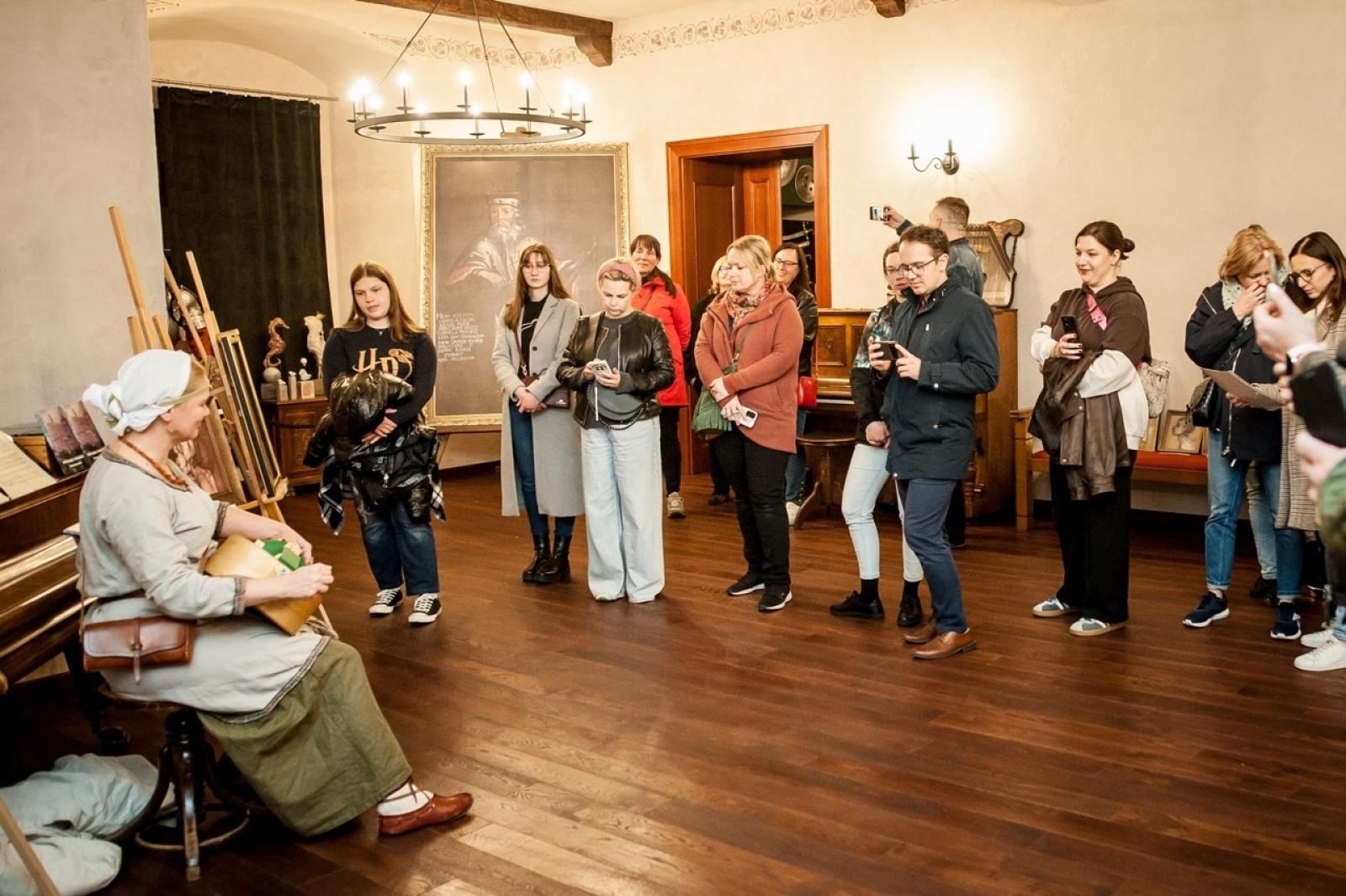 Zdjęcie w galerii na portalu naszraciborz.pl: Zamkowa Noc z Alchemią oczarowała uczestników. Przed nami drugie, ostatnie spotkanie! wiadomości z regionu
