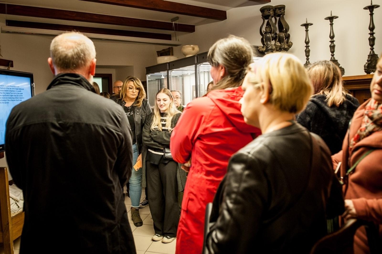 Zdjęcie w galerii na portalu naszraciborz.pl: Zamkowa Noc z Alchemią oczarowała uczestników. Przed nami drugie, ostatnie spotkanie! wiadomości z regionu