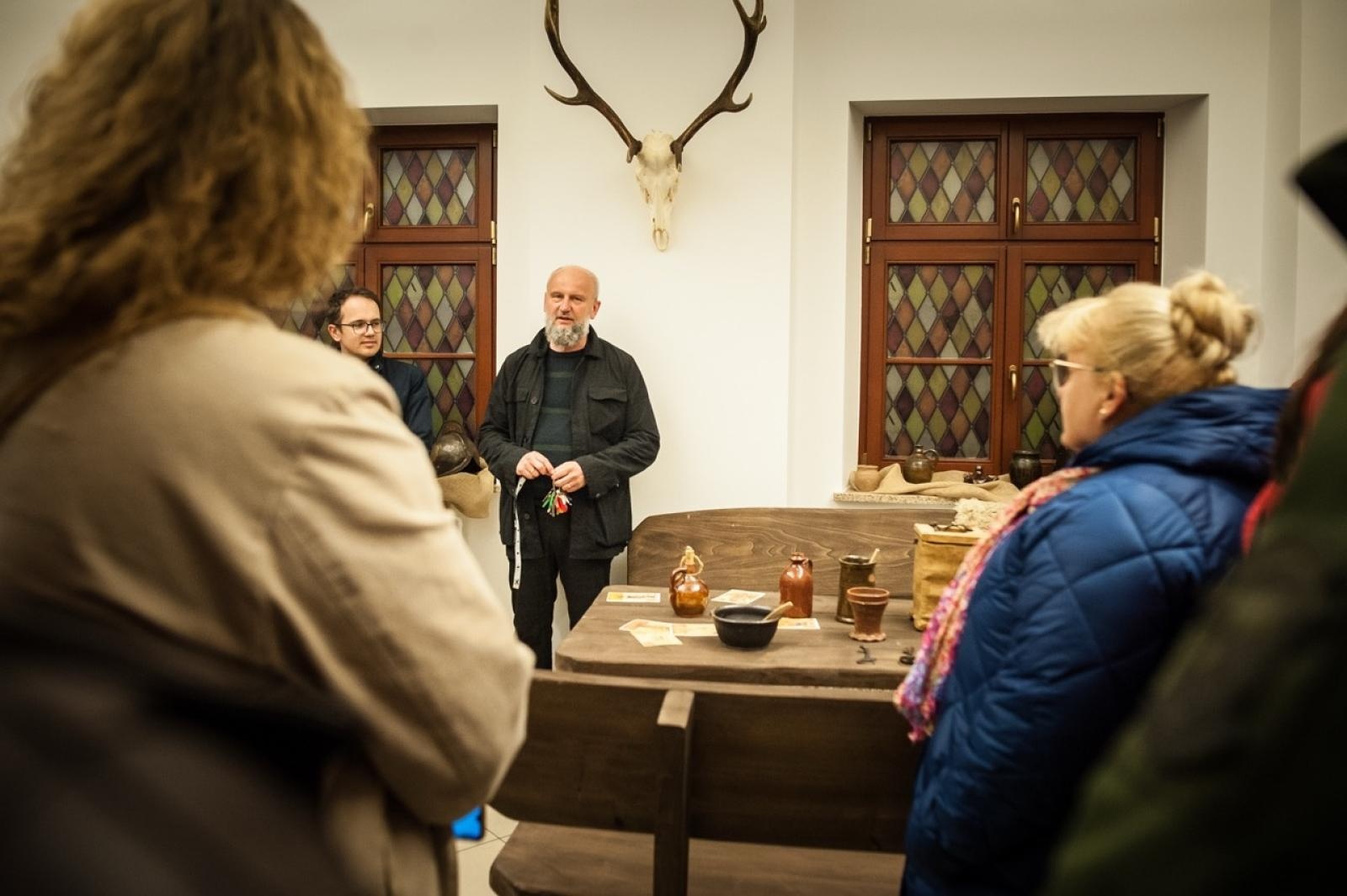 Zdjęcie w galerii na portalu naszraciborz.pl: Zamkowa Noc z Alchemią oczarowała uczestników. Przed nami drugie, ostatnie spotkanie! wiadomości z regionu