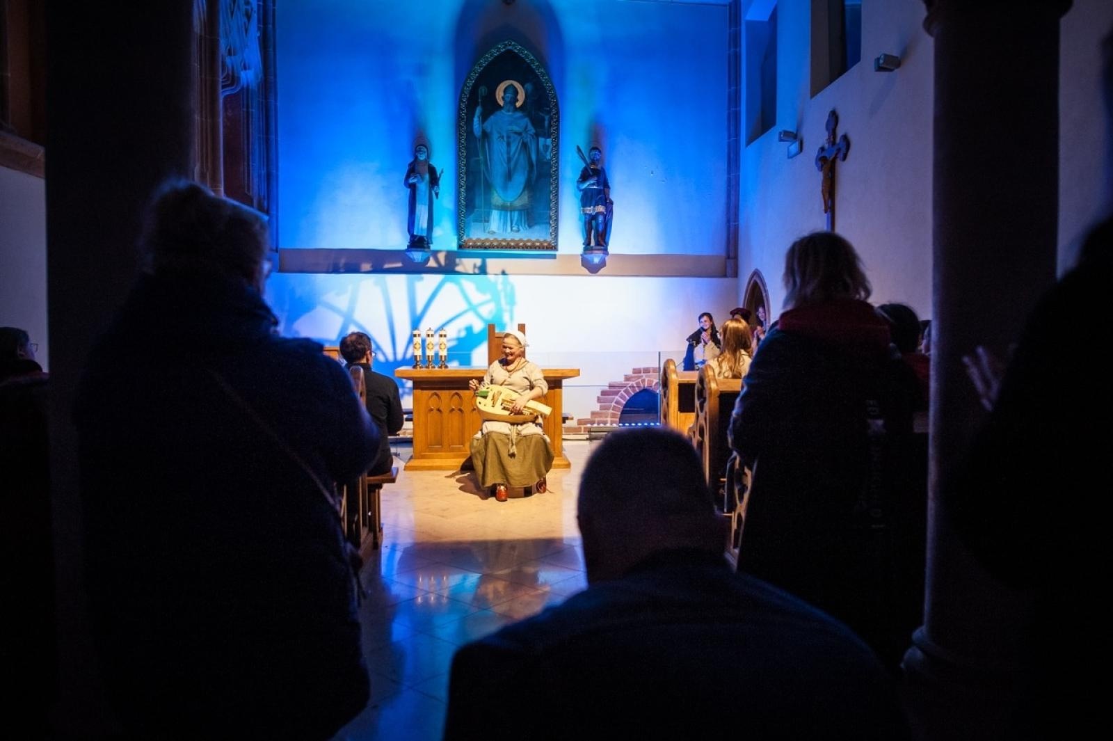 Zdjęcie w galerii na portalu naszraciborz.pl: Zamkowa Noc z Alchemią oczarowała uczestników. Przed nami drugie, ostatnie spotkanie! wiadomości z regionu