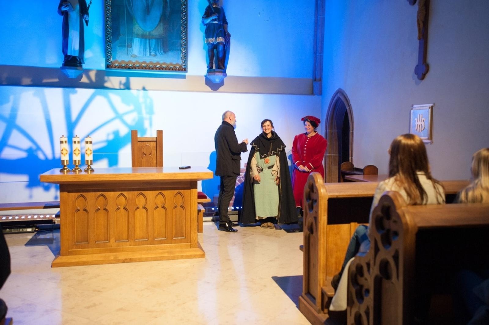 Zdjęcie w galerii na portalu naszraciborz.pl: Zamkowa Noc z Alchemią oczarowała uczestników. Przed nami drugie, ostatnie spotkanie! wiadomości z regionu