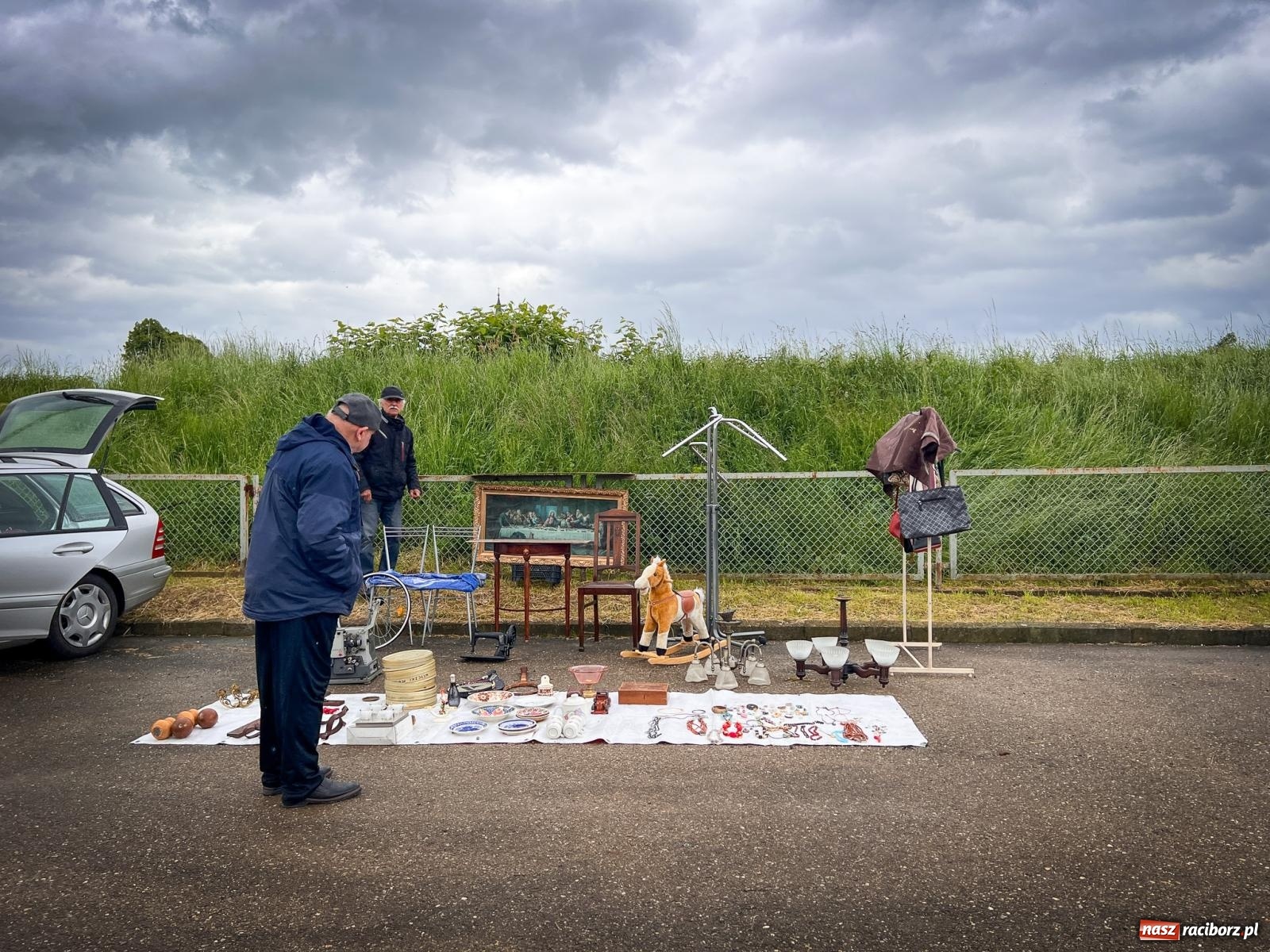 Zdjęcie w galerii na portalu naszraciborz.pl: Jarmark na granicy w Chałupkach przyciągnął miłośników staroci [SPACER WIDEO] wiadomości z regionu
