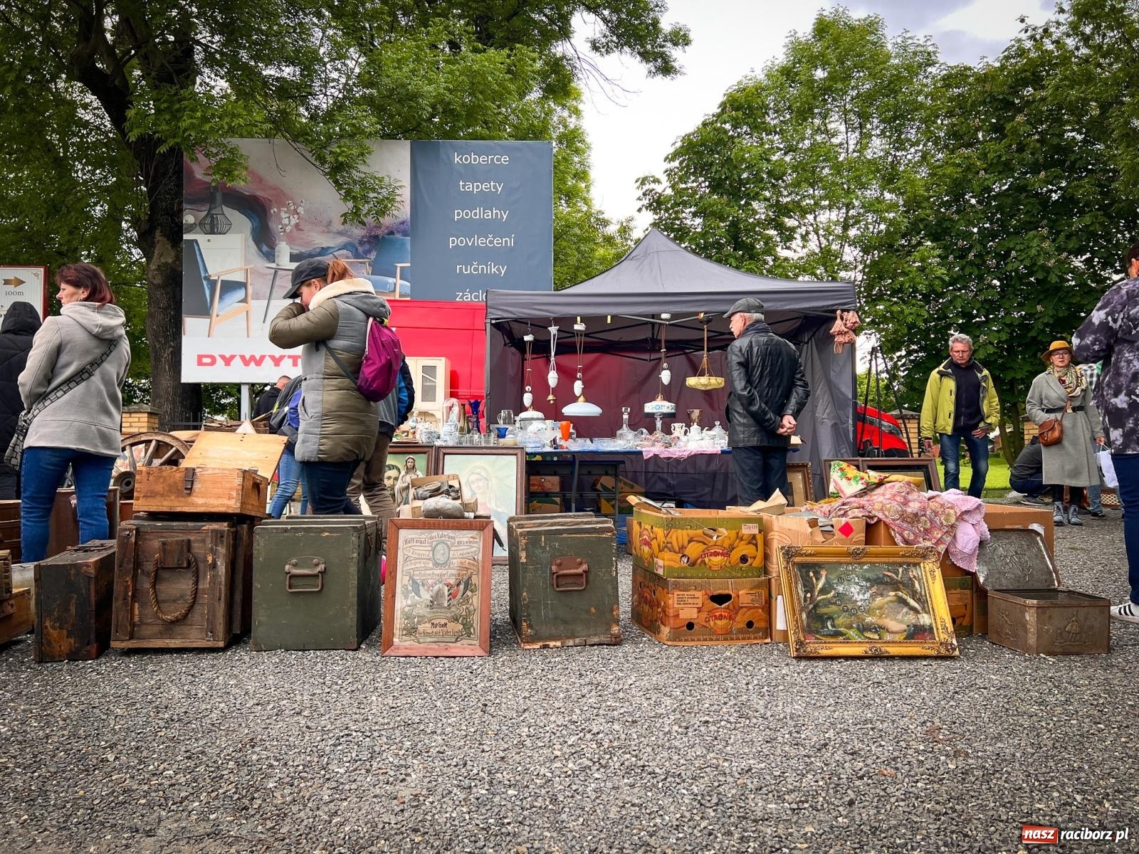 Zdjęcie w galerii na portalu naszraciborz.pl: Jarmark na granicy w Chałupkach przyciągnął miłośników staroci [SPACER WIDEO] wiadomości z regionu