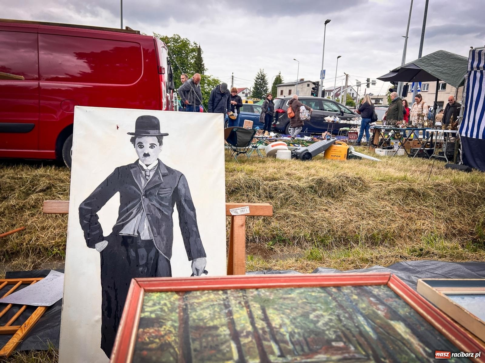 Zdjęcie w galerii na portalu naszraciborz.pl: Jarmark na granicy w Chałupkach przyciągnął miłośników staroci [SPACER WIDEO] wiadomości z regionu
