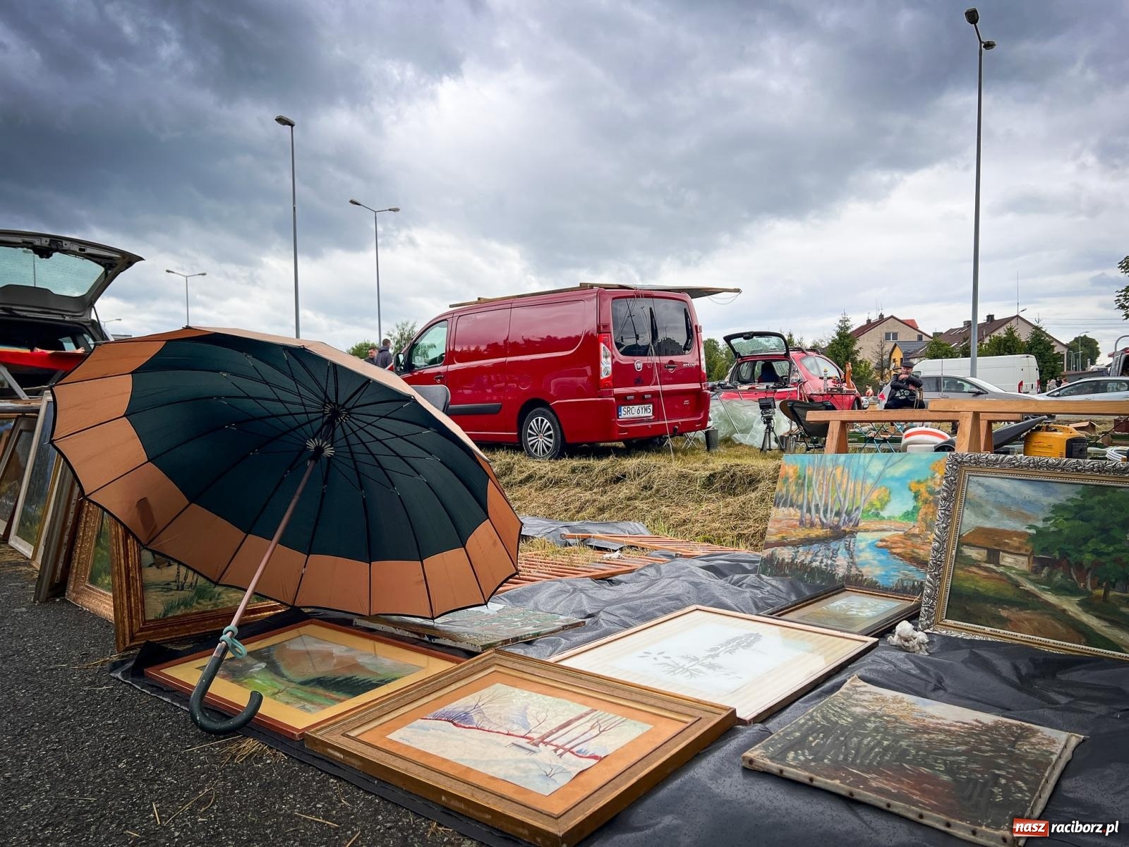 Zdjęcie w galerii na portalu naszraciborz.pl: Jarmark na granicy w Chałupkach przyciągnął miłośników staroci [SPACER WIDEO] wiadomości z regionu