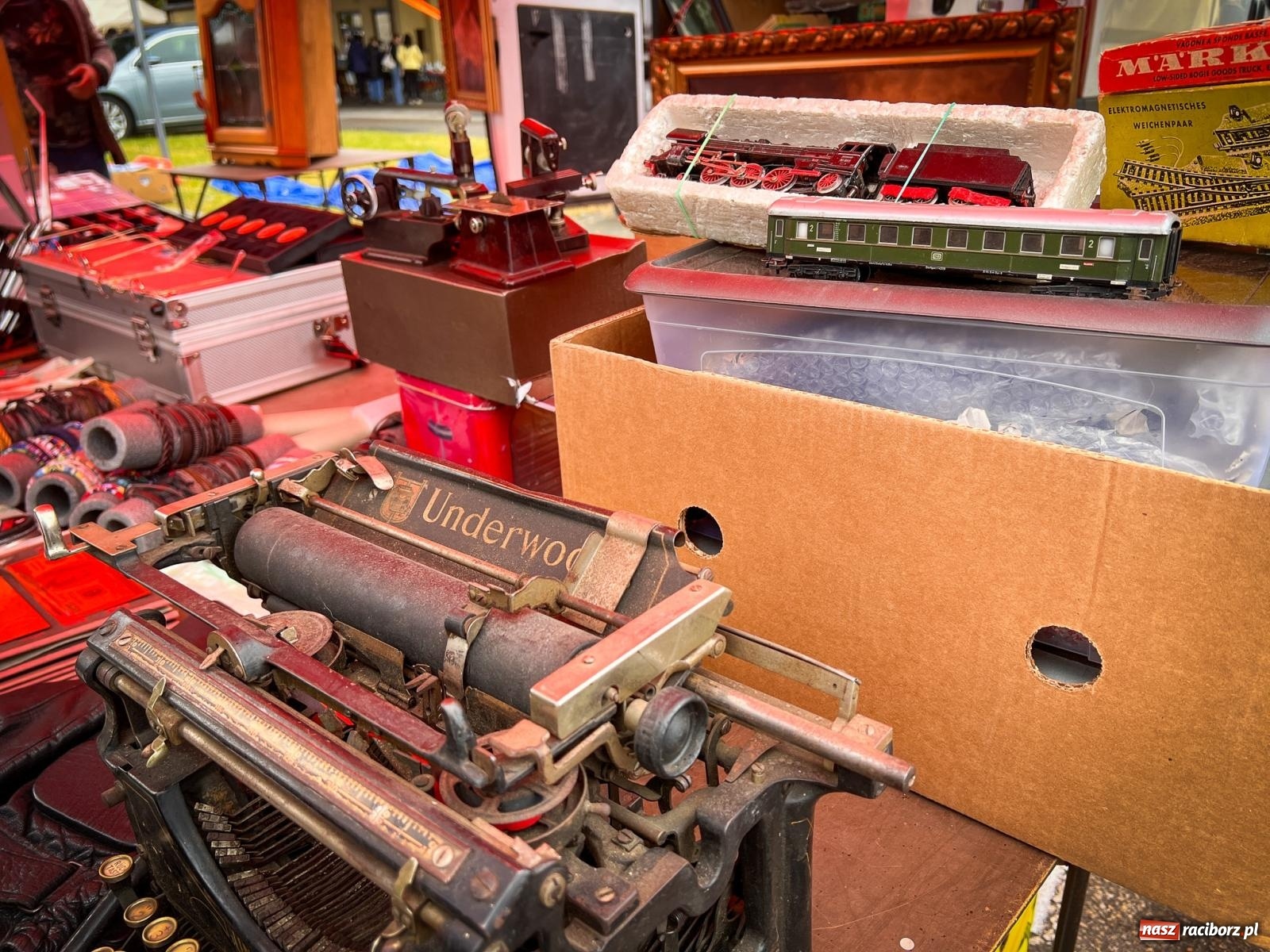 Zdjęcie w galerii na portalu naszraciborz.pl: Jarmark na granicy w Chałupkach przyciągnął miłośników staroci [SPACER WIDEO] wiadomości z regionu