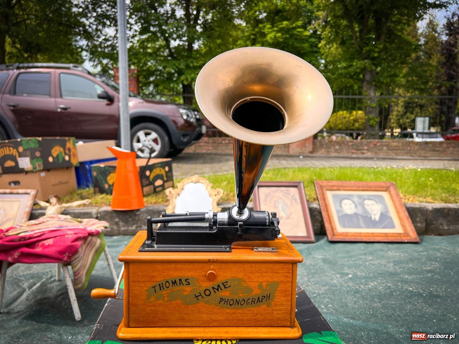 Zdjęcie w galerii na portalu naszraciborz.pl: Jarmark na granicy w Chałupkach przyciągnął miłośników staroci [SPACER WIDEO] wiadomości z regionu