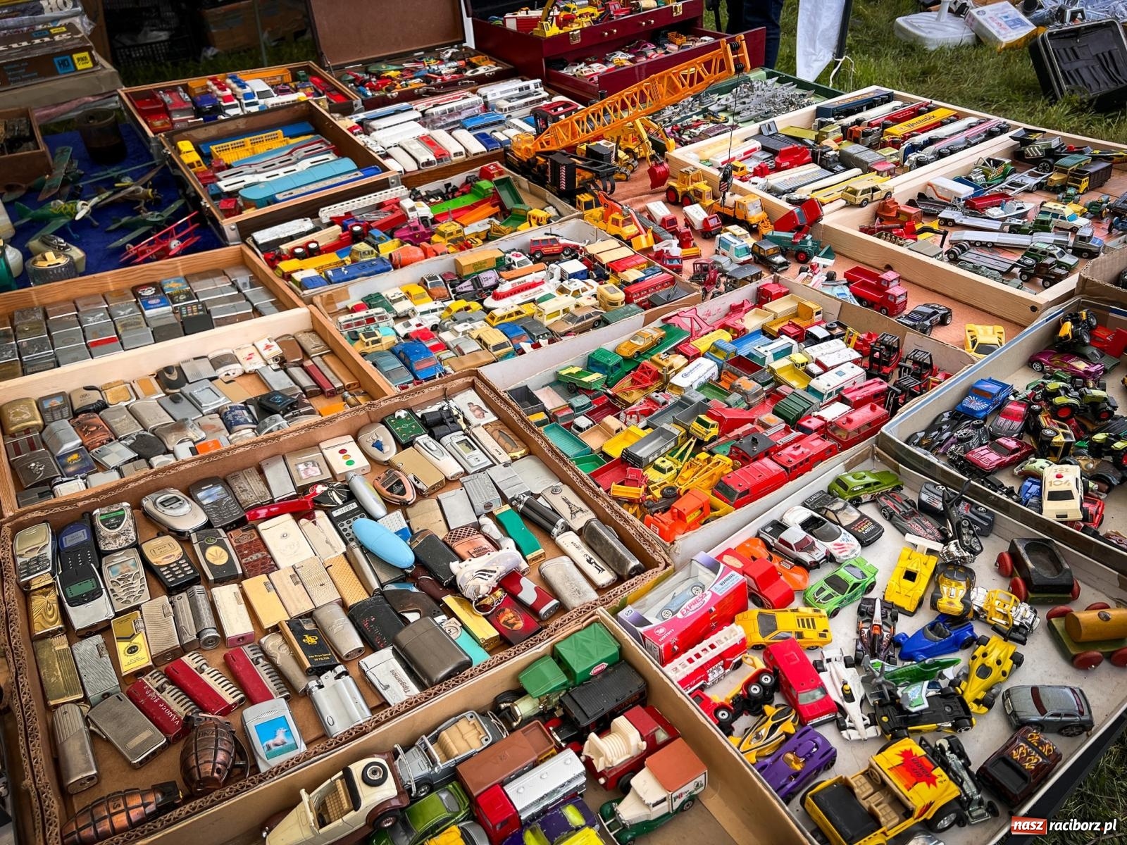 Zdjęcie w galerii na portalu naszraciborz.pl: Jarmark na granicy w Chałupkach przyciągnął miłośników staroci [SPACER WIDEO] wiadomości z regionu