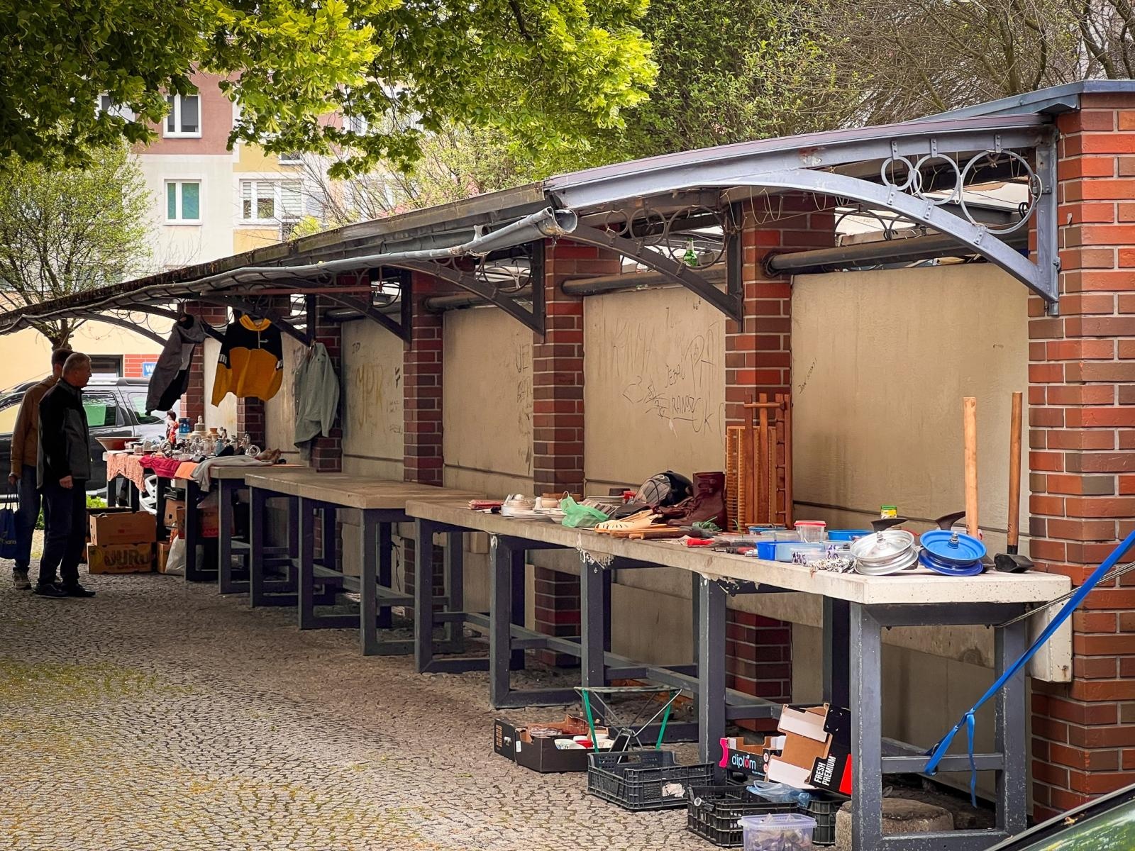 Zdjęcie w galerii na portalu naszraciborz.pl: Kolizja terminów. Majowy targ staroci w Raciborzu zdominowany przez jarmark w Chałupkach wiadomości z regionu