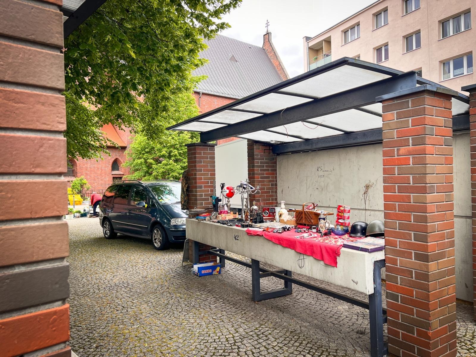 Zdjęcie w galerii na portalu naszraciborz.pl: Kolizja terminów. Majowy targ staroci w Raciborzu zdominowany przez jarmark w Chałupkach wiadomości z regionu